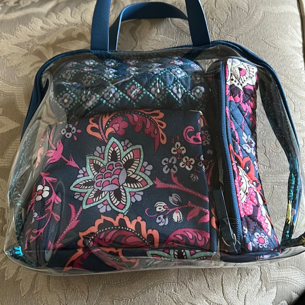 NWOT Vera Bradley Iconic 4-Piece Cosmetic Set - Picture 3 of 13